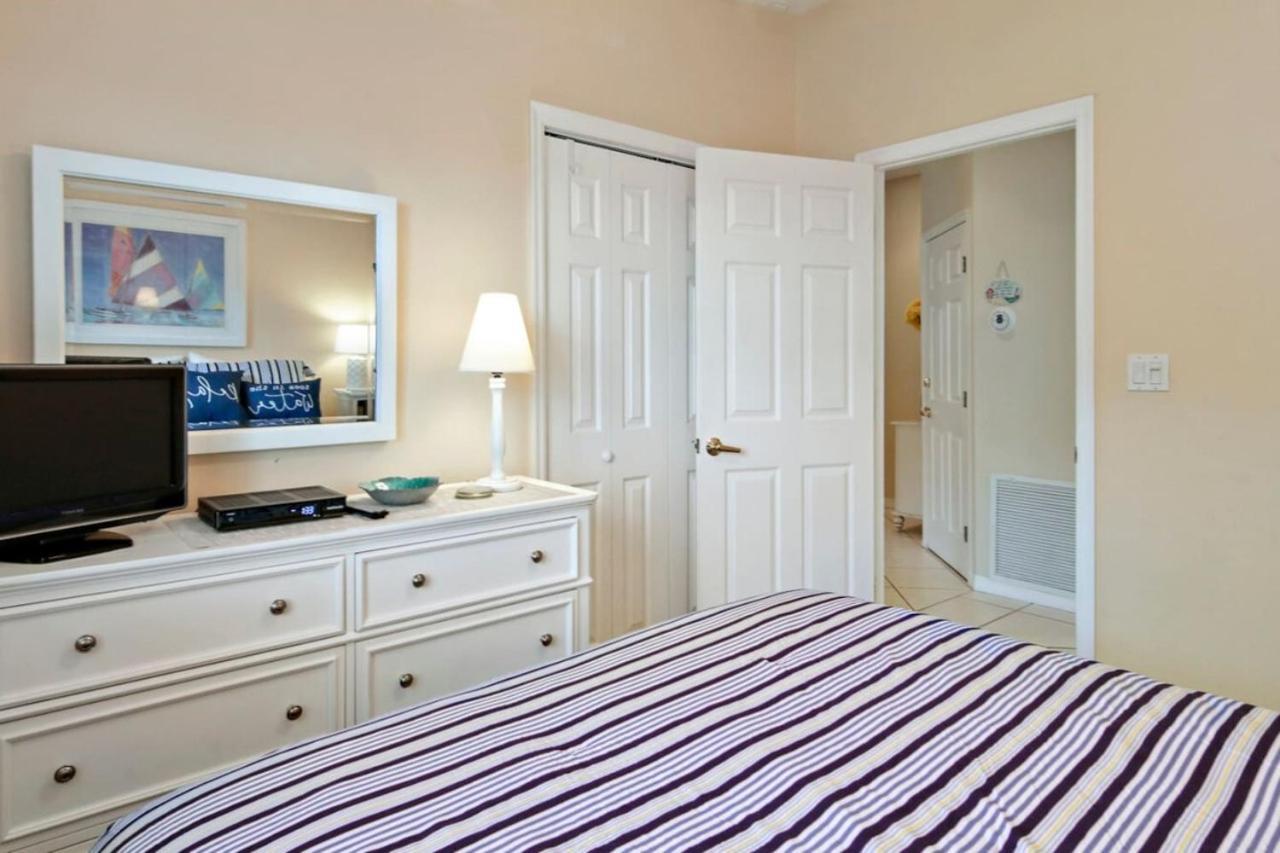 Sea Side 202 Beachfront Serenity 3Bd 2Ba Sleeps 8 クリアウォーター・ビーチ エクステリア 写真
